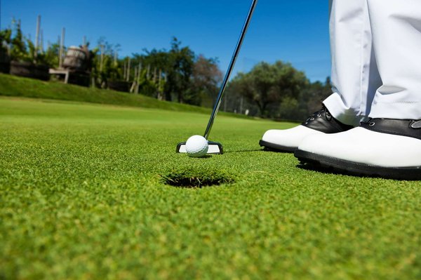 Le guide pour installer un putting green synthétique chez vous